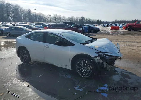 2024 Toyota Prius Le из США, поврежденный, VIN JTDADABU6R3014852